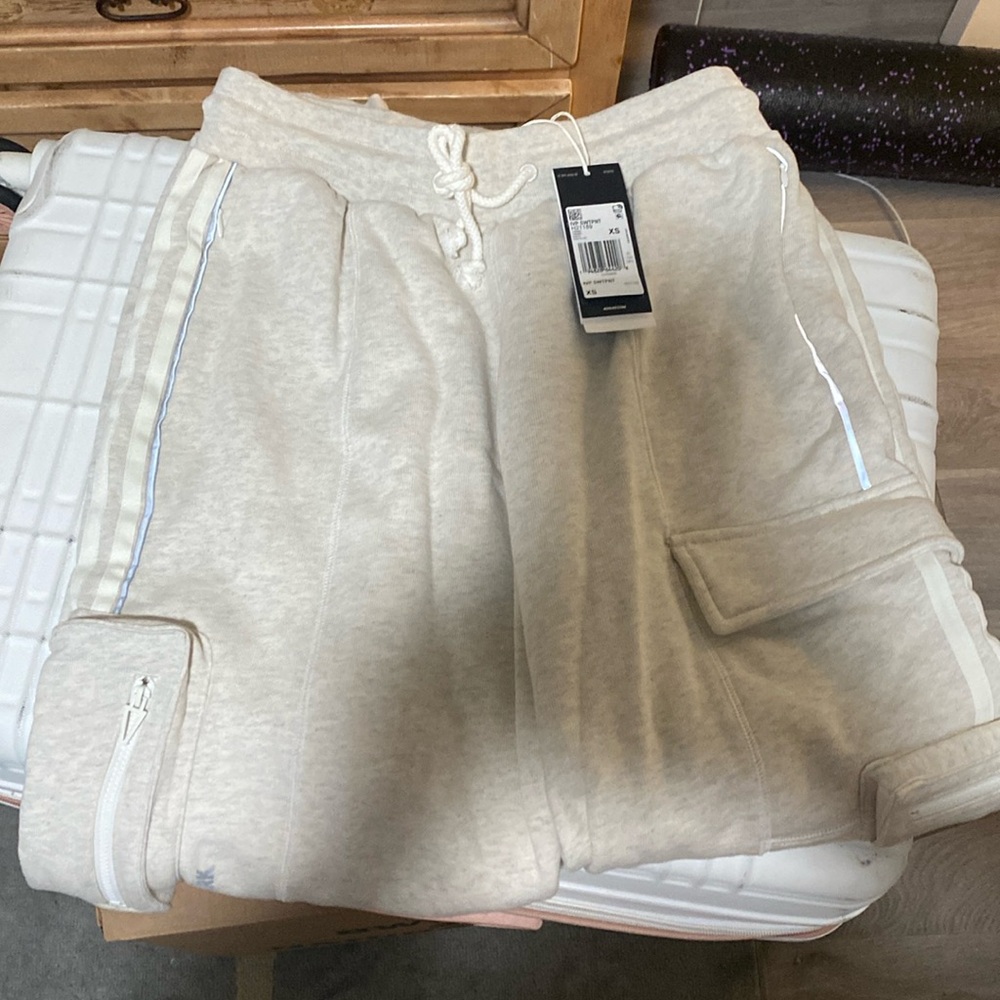 Adidas ivy park (Beyoncé ) cremel (cream) sweatpants